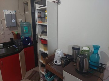 Master Bedroom in 2.5 BHK Apartment at Thakur Complex, Kandivali East – for Rent