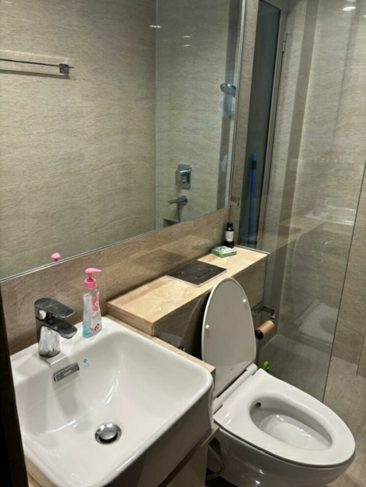 Bathroom, hiranandani-regent-hill 1 Bedroom 620 Sq.Ft. Apartment In Powai Mumbai 8181209