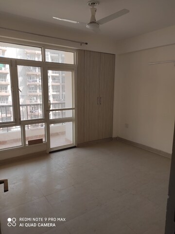 Room in 2 BHK Apartment at Supertech Czar Suites, Omicron I Greater Noida – for Rent
