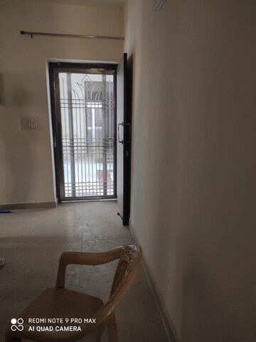 Room in 2 BHK Apartment at Supertech Czar Suites, Omicron I Greater Noida – for Rent