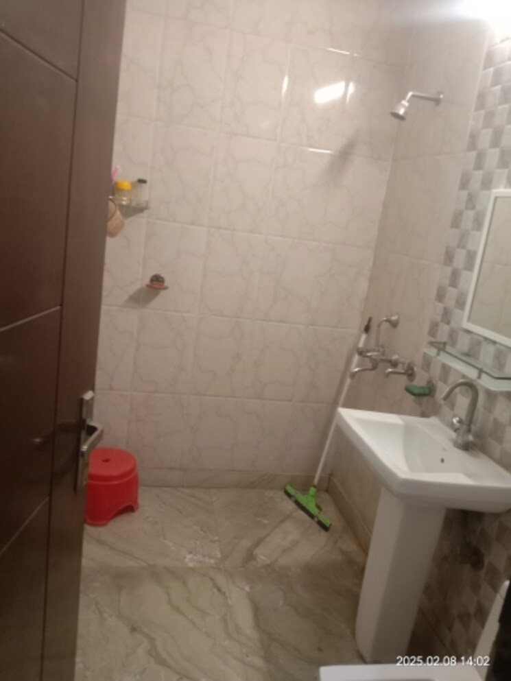 Bathroom, sector 42 3 Bedroom 1800 Sq.Ft. Builder Floor In Sector 42 Faridabad 8181267