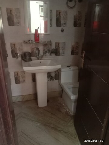 Bathroom in 3 BHK Builder Floor at Sector 42 – for Sale