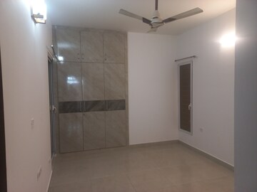 Room in 2 BHK Apartment at Elite Golf Green, Sector 79 – for Sale