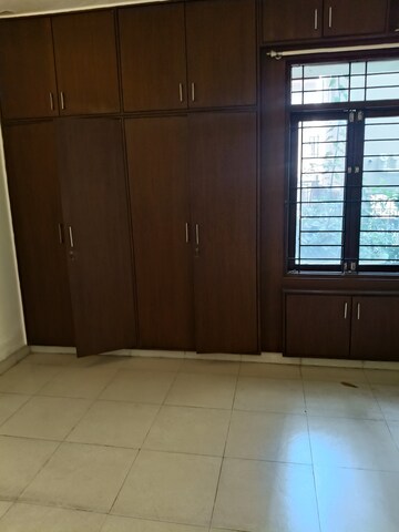 Room in 2 BHK Apartment at Halasuru – for Sale