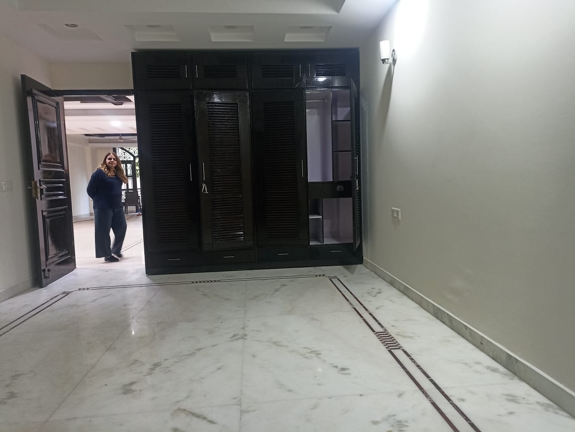 6+ BHK + Servant Room,Study Room Villa For Sale in Sector 92 Noida 