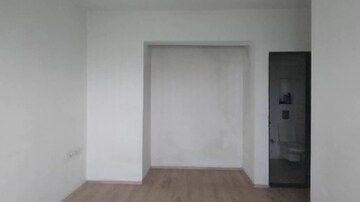 Master Bedroom in 1.5 BHK Apartment at Lodha Casa Royale, Balkum Pada – for Rent