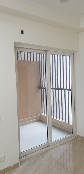 Room in 2 BHK Apartment at Sector 16c Greater Noida – for Rent