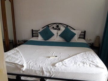 Bedroom in 2 BHK Apartment at Candolim – for Rent