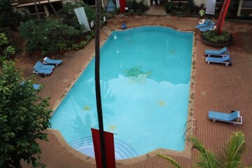 Swimming Pool in 2 BHK Apartment at Candolim – for Rent