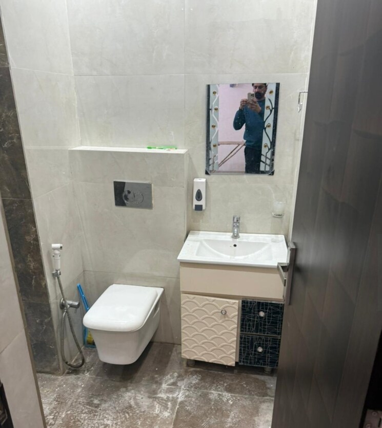Bathroom, peer mucchalla 3 Bedroom 1560 Sq.Ft. Builder Floor In Peer Mucchalla Zirakpur 8181405