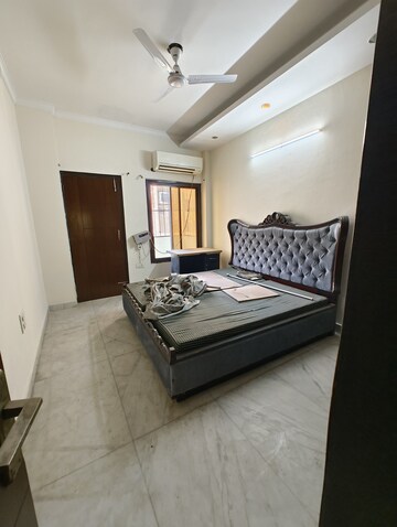 Bedroom in 3 BHK Builder Floor at Sector 55 – for Rent