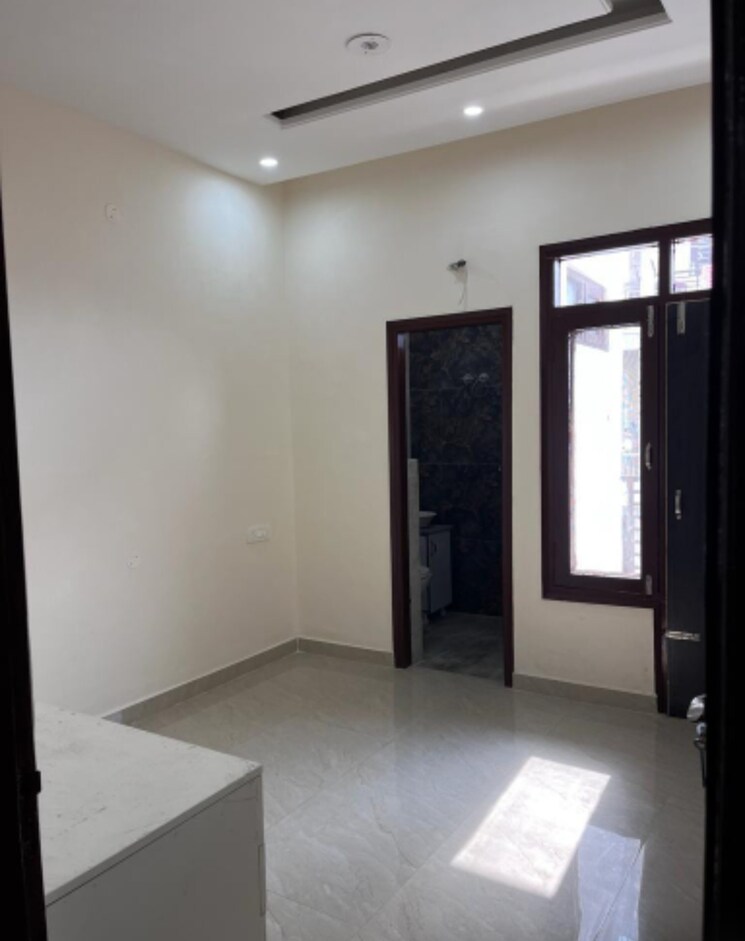 Room, ambala highway 3 Bedroom 2150 Sq.Ft. Builder Floor In Ambala Highway Zirakpur 8181458