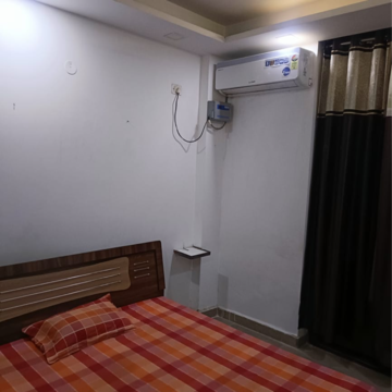 Bedroom in 4 BHK Builder Floor at Sector 46 – for Rent