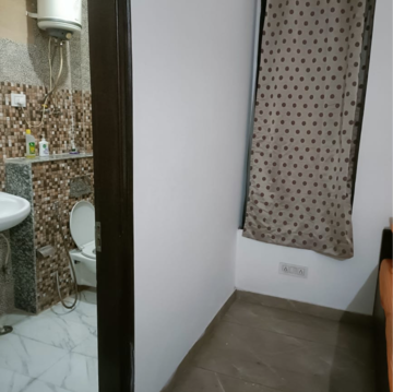 Bathroom in 4 BHK Builder Floor at Sector 46 – for Rent