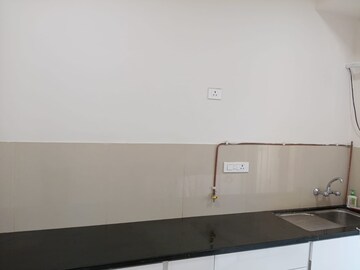 Furnished Amenities in 2 BHK Apartment at Hiranandani Fortune City, New Panvel – for Rent