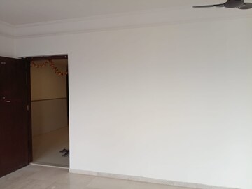 Room in 2 BHK Apartment at Hiranandani Fortune City, New Panvel – for Rent