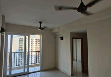 Room in 2 BHK Apartment at Tata Eureka Park, Sector 150 – for Rent