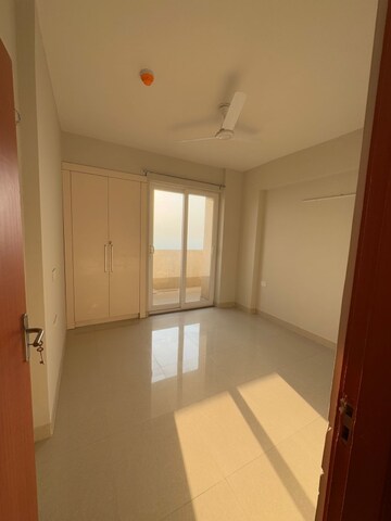 2 BHK Apartment For Rent in Tata Eureka Park, Sector 150