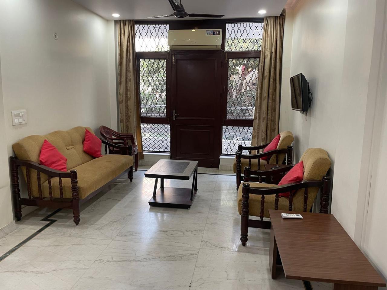 3 BHK + Servant Room Apartment For Sale in DLF The Carlton Estate