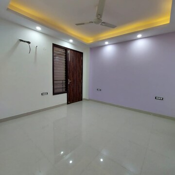 Room in 3 BHK Builder Floor at Ansal API Esencia, Sector 67 – for Rent