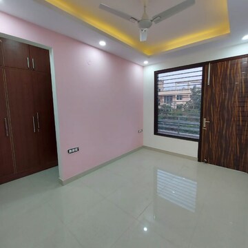 Room in 3 BHK Builder Floor at Ansal API Esencia, Sector 67 – for Rent