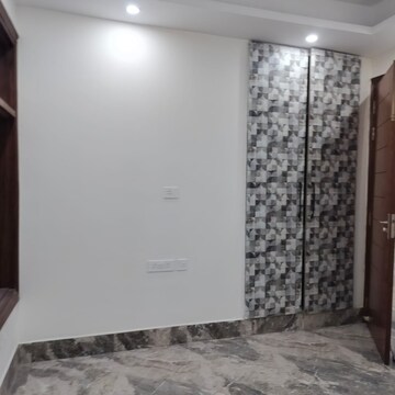 Room in 3 BHK Builder Floor at Saket – for Rent