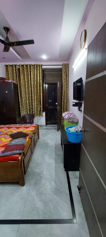 Bedroom in 2.5 BHK Builder Floor at Sector 29 – for Rent