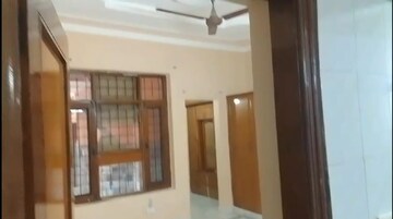 Room in 2.5 BHK Builder Floor at Sector 29 – for Rent