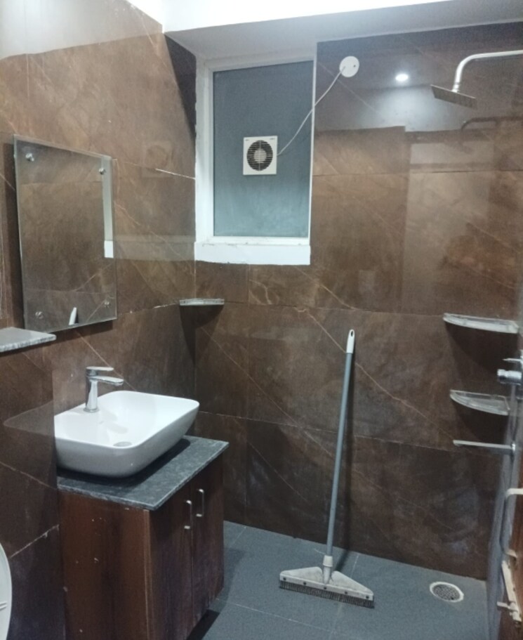 Bathroom, ambala highway 3 Bedroom 1250 Sq.Ft. Builder Floor In Ambala Highway Zirakpur 8181631
