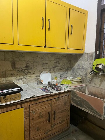 Master Bedroom in 1 BHK Villa at Aliganj – for Rent