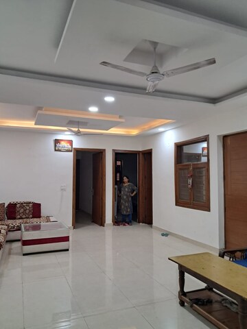 Living Room in 3.5 BHK Builder Floor at Sector 29 – for Rent
