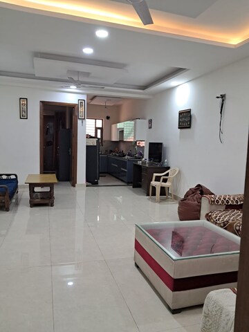 Living Room in 3.5 BHK Builder Floor at Sector 29 – for Rent