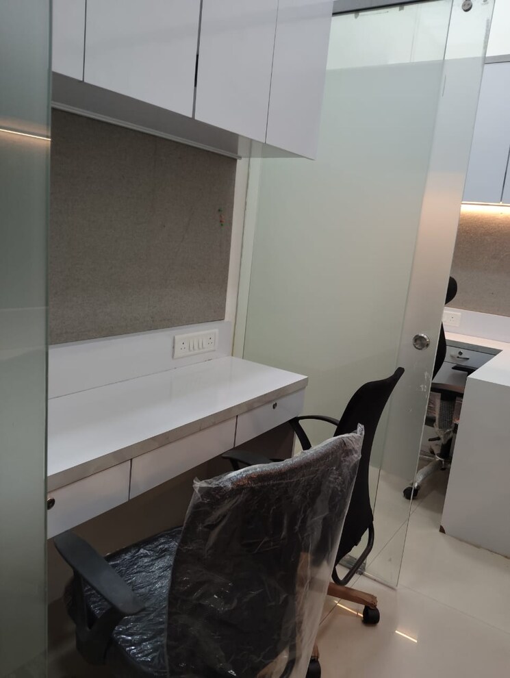 Team Area, express-zone Commercial Office Space 150 Sq.Ft. In Malad East Mumbai 8181794