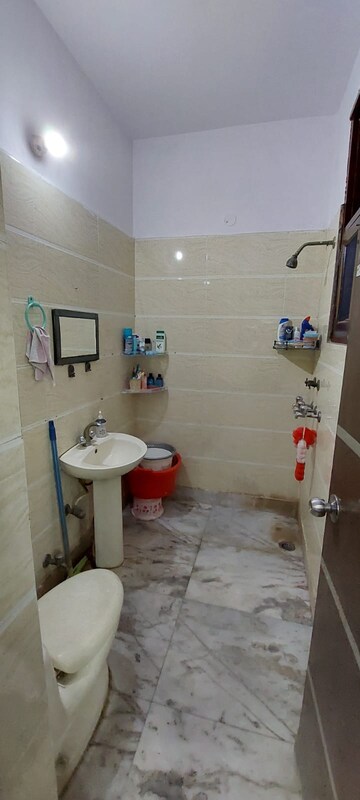 Bathroom in 3.5 BHK Builder Floor at Sector 29 – for Rent