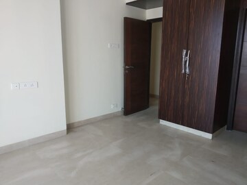 Room in 3 BHK Apartment at Transcon Flora Heights, Andheri West – for Sale