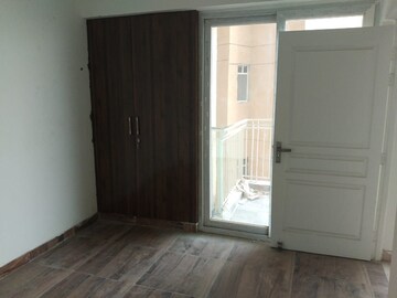 Room in 2 BHK Apartment at Migsun Ultimo, Omicron Iii Greater Noida – for Rent