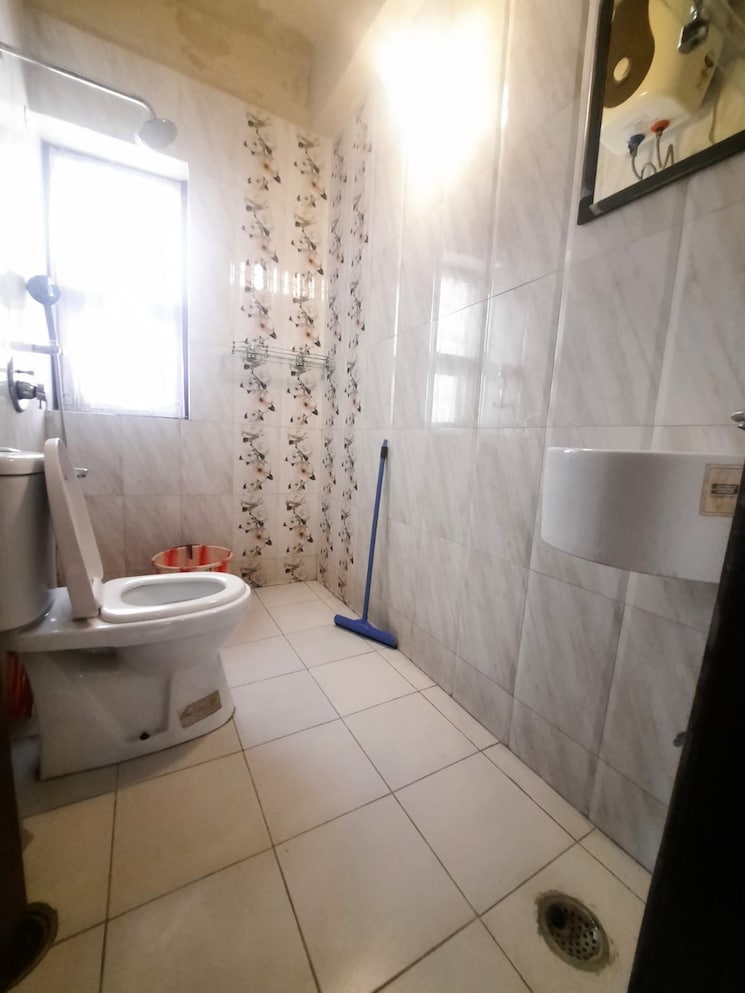 Bathroom, freedom fighters enclave 2 Bedroom 850 Sq.Ft. Builder Floor In Freedom Fighters Enclave Delhi 8181781