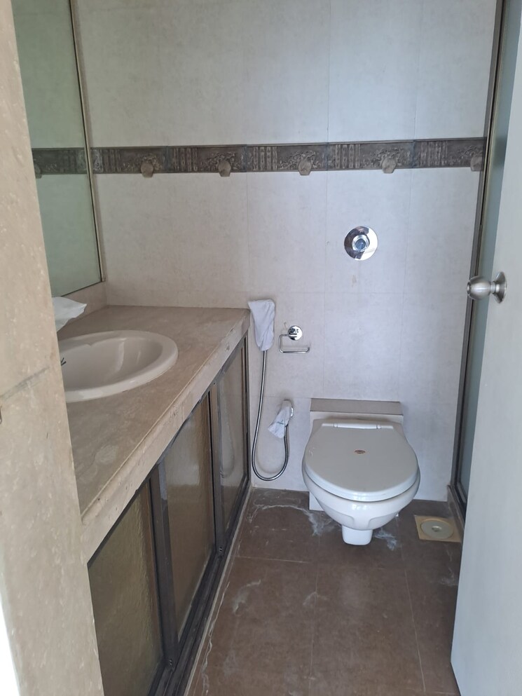Bathroom, kl-valeria 3 Bedroom 1150 Sq.Ft. Apartment In Juhu Road Mumbai 8181791