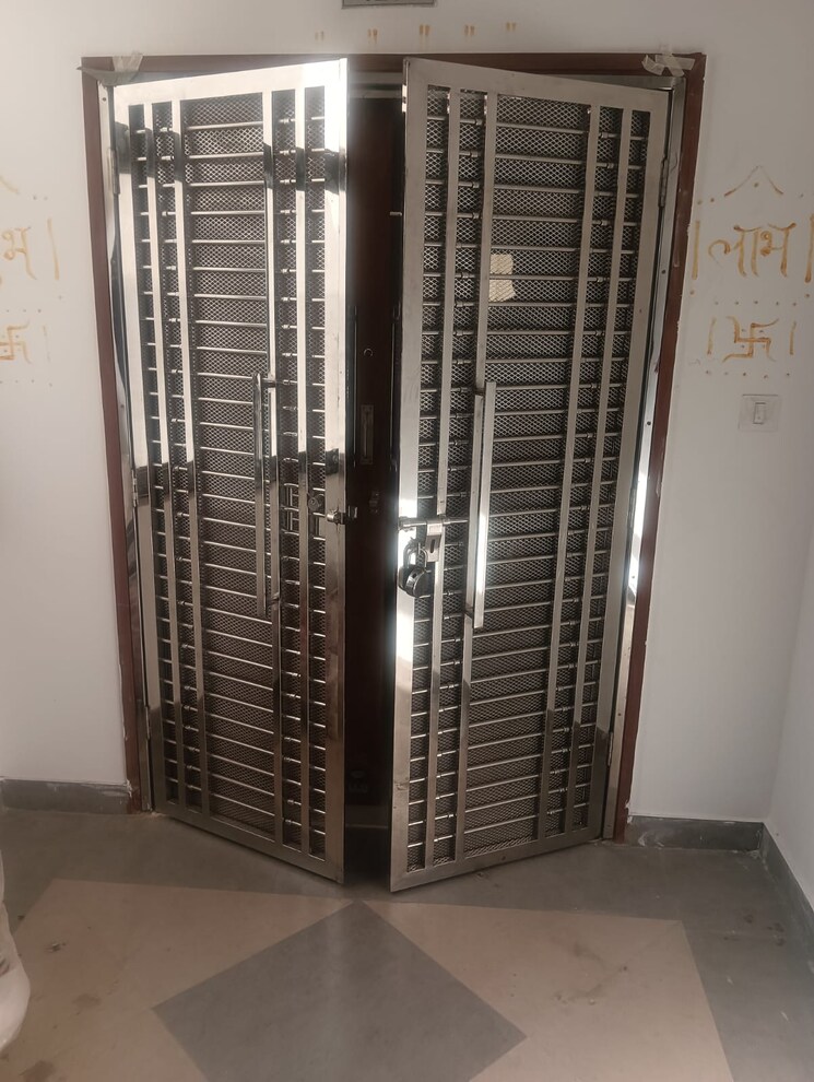 Room, kendriya-lok-nirman-chs 4 Bedroom 2600 Sq.Ft. Apartment In Phi Iv Greater Noida Greater Noida 8181821