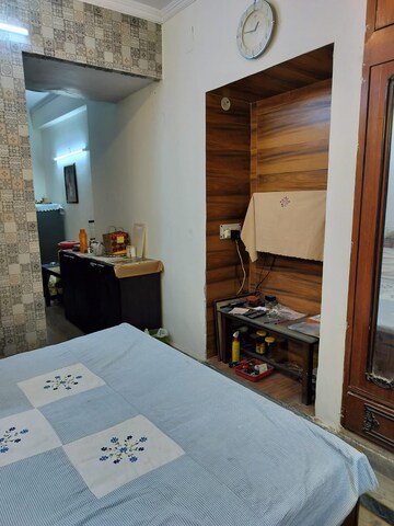 Bedroom in 1 BHK Apartment at Sector 29 – for Rent