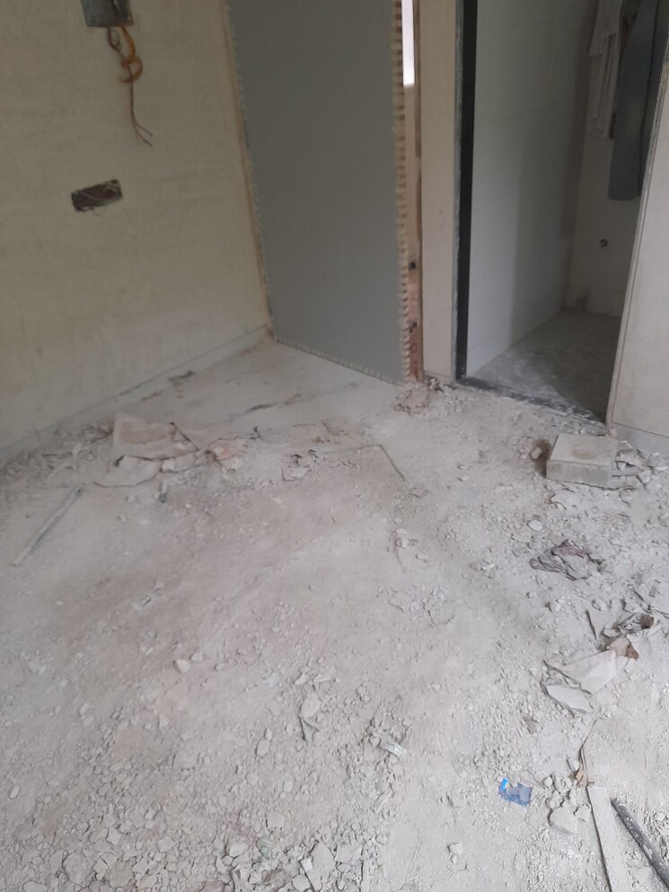 Bathroom, khar west 1.5 Bedroom 500 Sq.Ft. Apartment In Khar West Mumbai 8181952