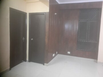 Room in 3 BHK Apartment at Proview Officer City, Raj Nagar Extension – for Rent