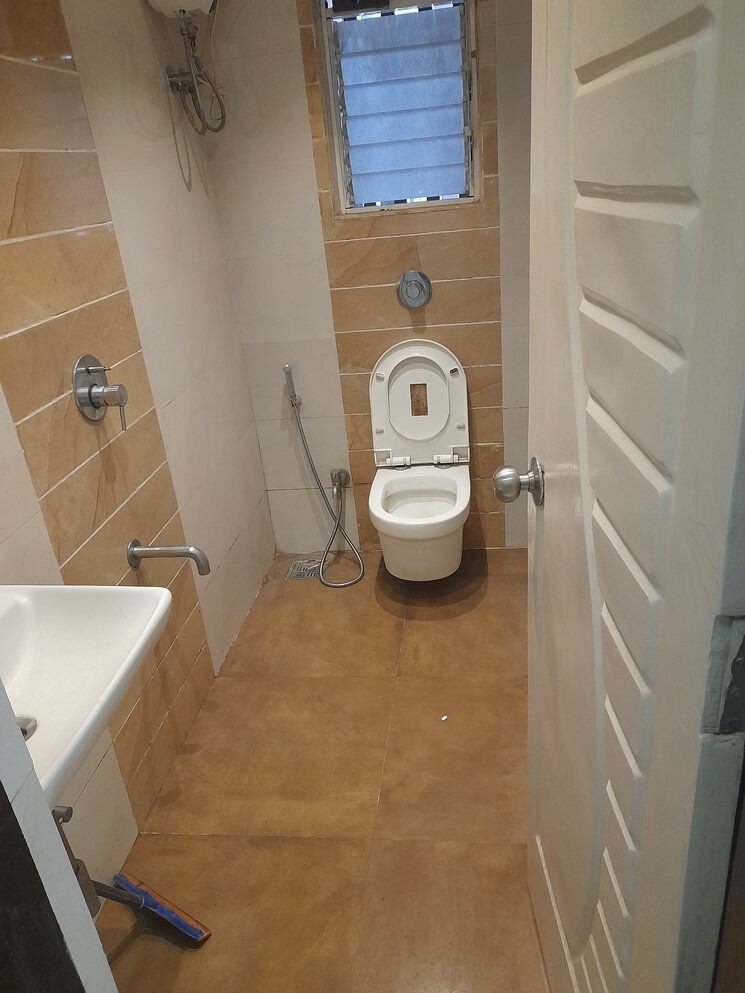 Bathroom, mohini-tower 1 Bedroom 580 Sq.Ft. Apartment In Khar West Mumbai 8181977