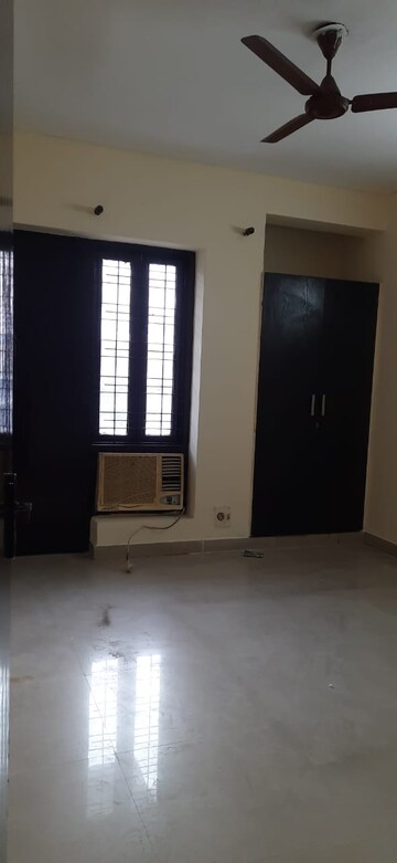 Room in 2.5 BHK Builder Floor at M2K The White House, Sector 57 – for Rent