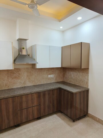Kitchen in 3 BHK Builder Floor at Sector 43 – for Rent