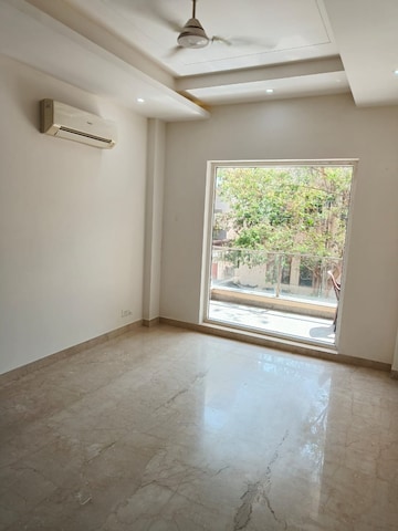 Room in 3 BHK Builder Floor at Sector 43 – for Rent
