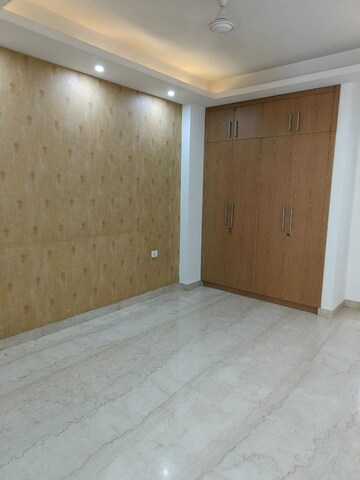 Room in 3 BHK Builder Floor at Sector 43 – for Rent