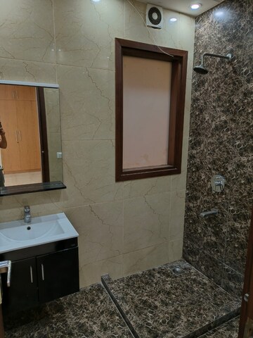 Attached Bathroom in 3 BHK Builder Floor at Sector 43 – for Rent