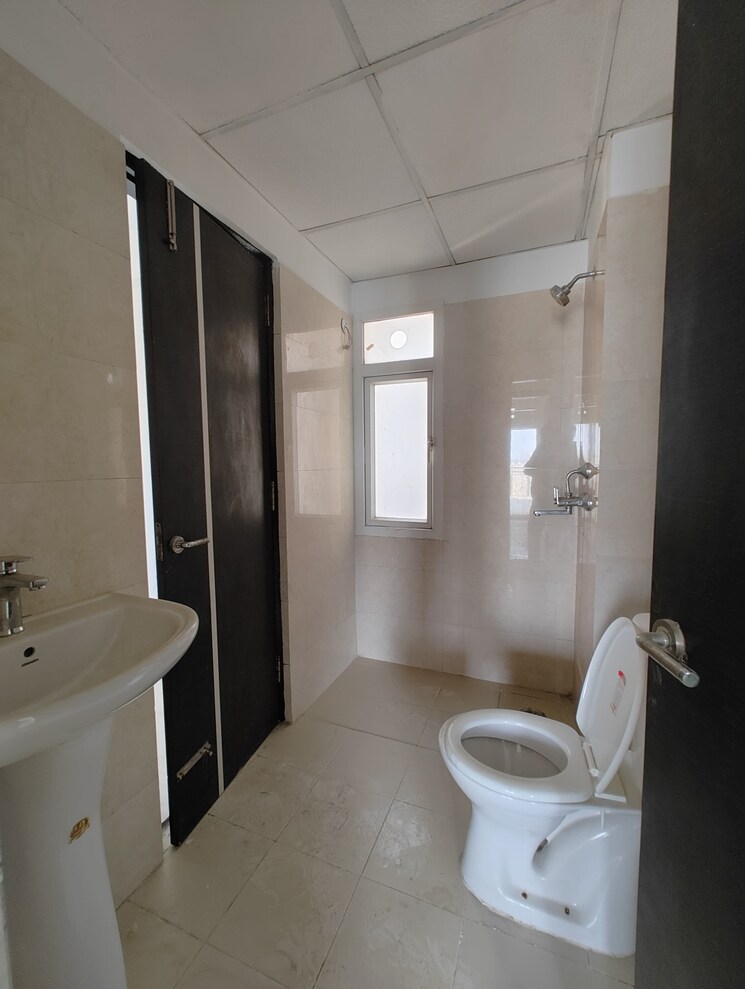 Bathroom, samridhi-grand-avenue 2 Bedroom 980 Sq.Ft. Apartment In Tech Zone 4 Greater Noida Greater Noida 8182014