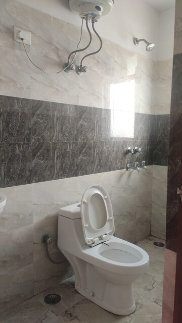 Bathroom in 1 RK Builder Floor at Sector 43 – for Rent